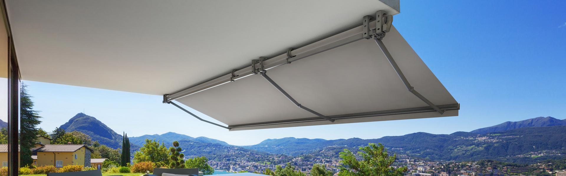 Modern house with infinity pool in exterior; Shutterstock ID 219126022; PO: 0000